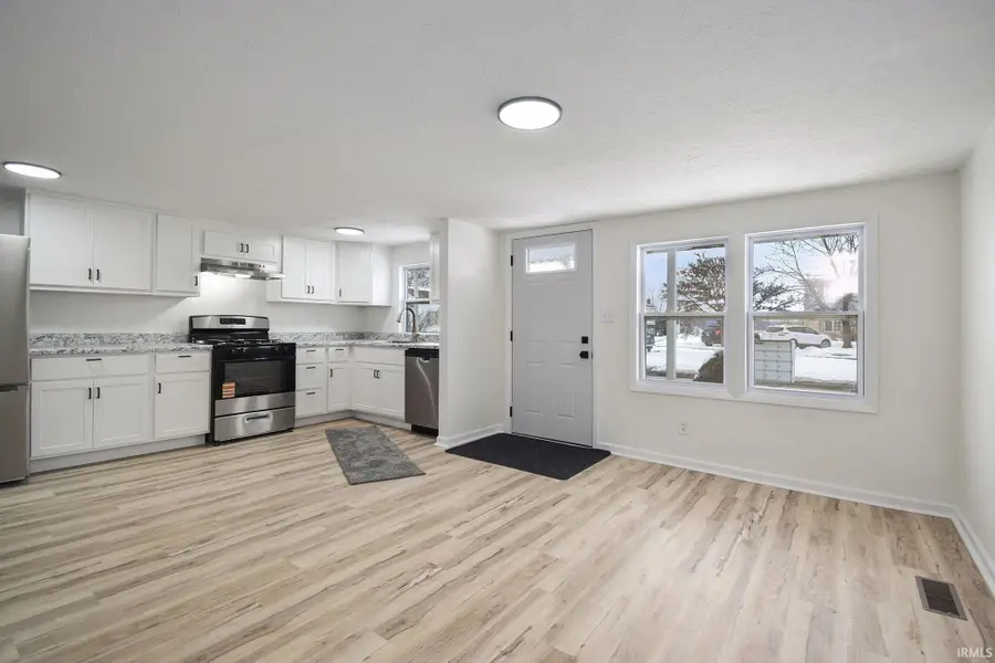 1045 N Park Avenue, Warsaw, IN 46580 - #3