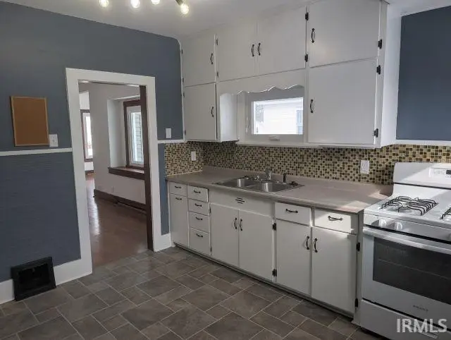 336 W Oak Street, Butler, IN 46721 - #3