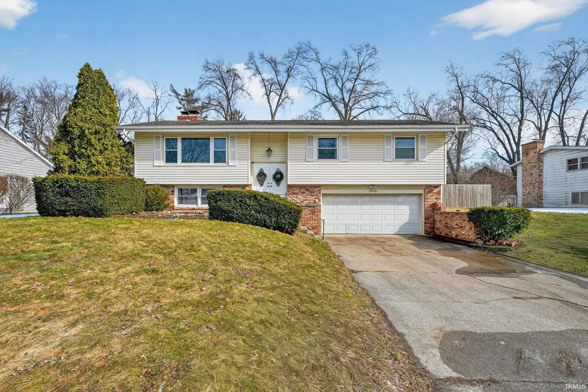 1558 N Bay Drive, Elkhart, IN 46514 - #1