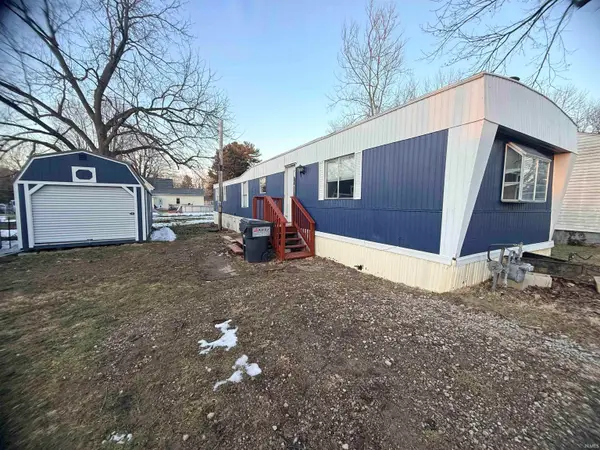 204 South Street, La Paz, IN 46537