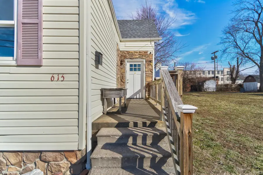 615 N 10th Avenue, Evansville, IN 47712 - #2