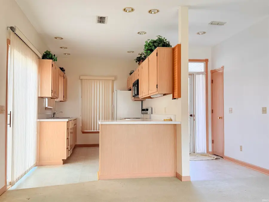 2151 W Woodview Drive, Marion, IN 46952 - #3