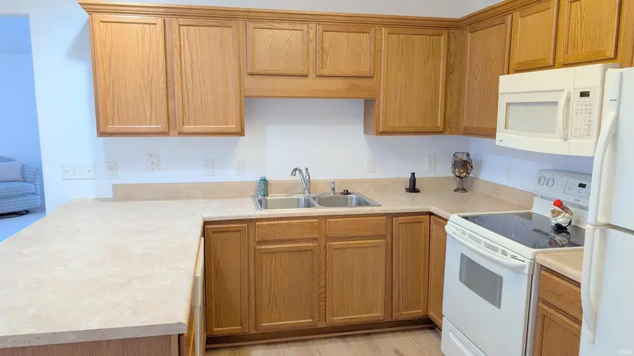 808 Heatherwood Lane, Ossian, IN 46777 - #3