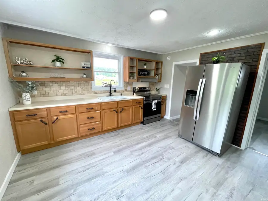 318 W 10th Street, Bicknell, IN 47512 - #3