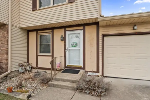1811 Somersworth Drive, South Bend, IN 46614