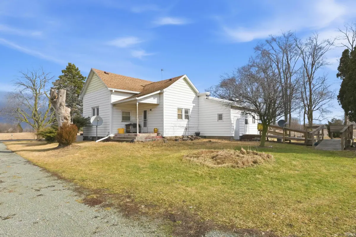 7667 E State Road 14, Akron, IN 46910 - #1