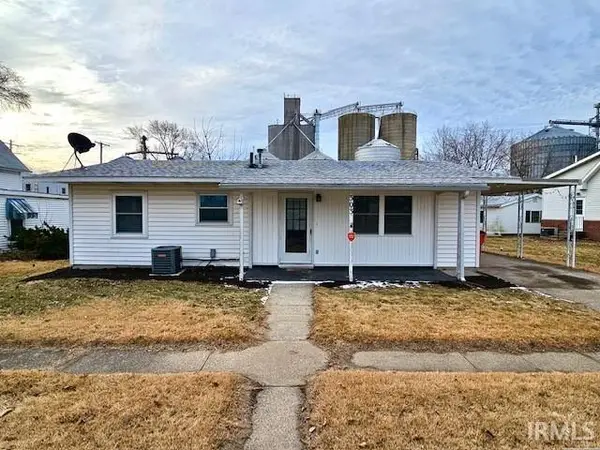 303 W Johnson Street, Wolcott, IN 47995