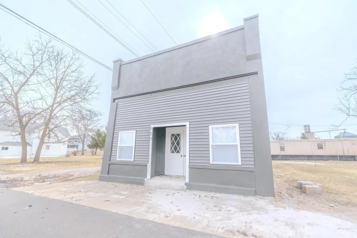 607 E Main Street, Medaryville, IN 47957 - #1