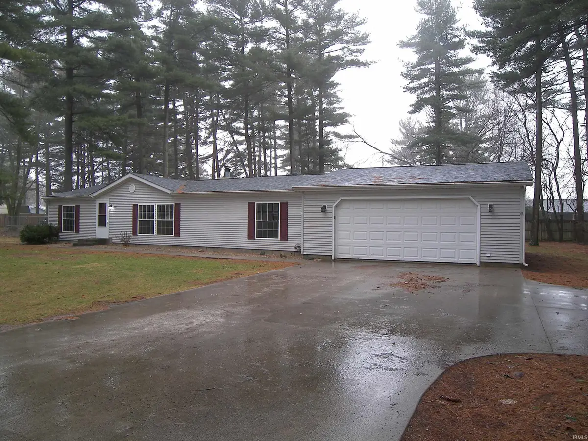 2631 E Pine Drive, Warsaw, IN 46582 - #1