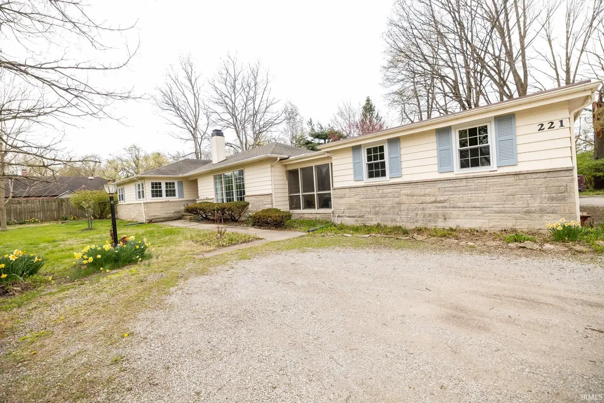 221 W Roselawn Drive, Logansport, IN 46947 - #1