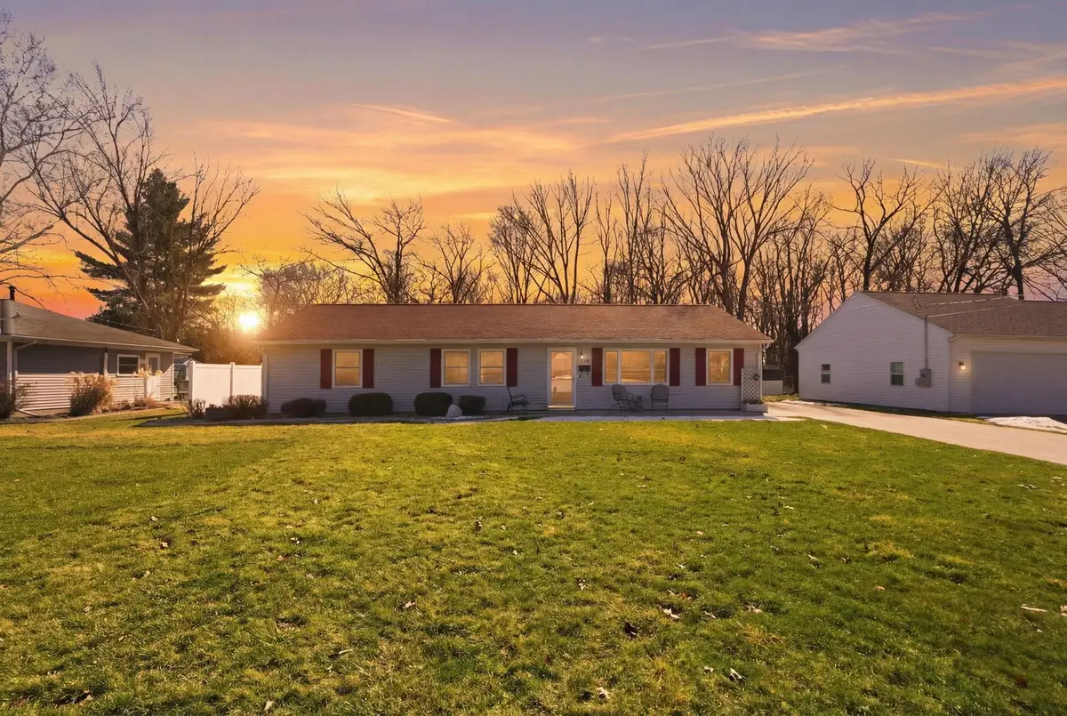 517 W Eagle Street, Warsaw, IN 46580 - #1