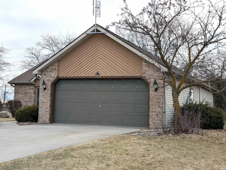 109 Greenbriar Drive, Bluffton, IN 46714 - #2