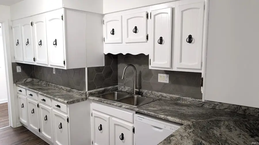 416 E Bradford Street, Marion, IN 46952 - #3