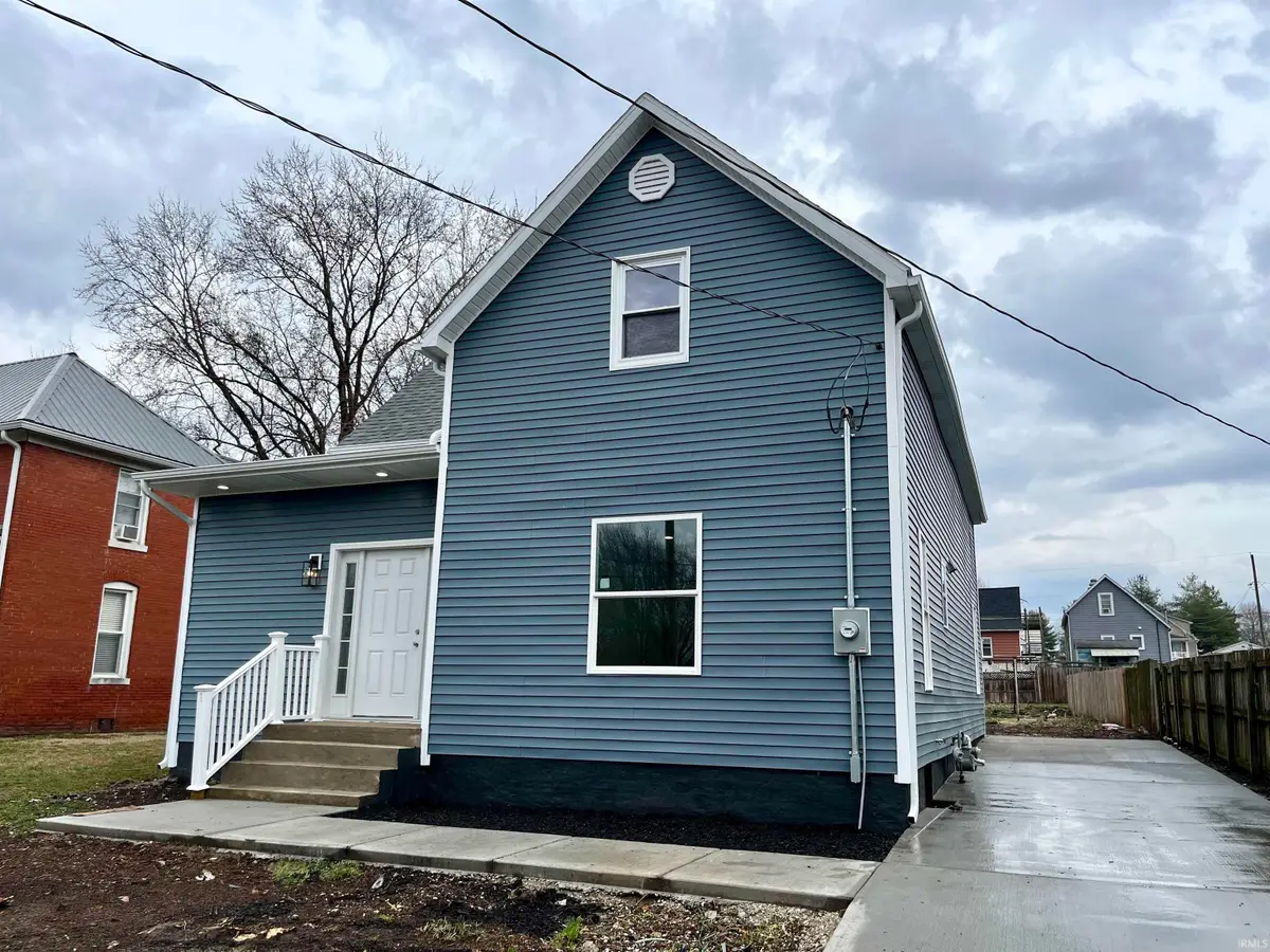 915 Clay Street, Huntingburg, IN 47542 - #1