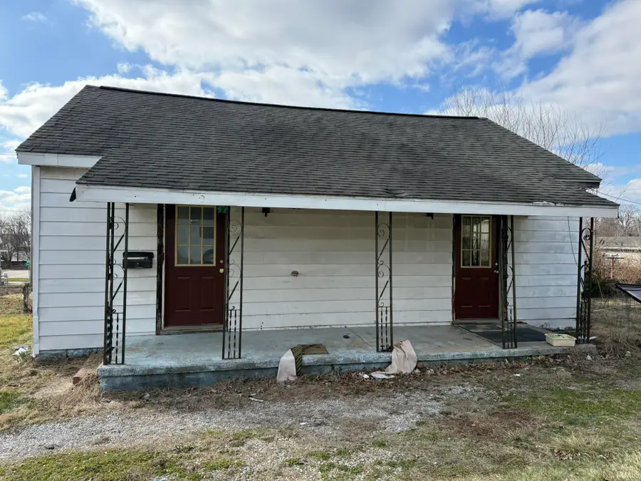 118 E Poplar Street, Boonville, IN 47601 - #2