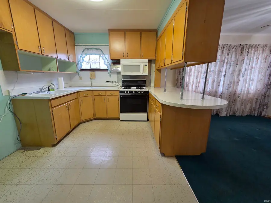 906 Sunnyside Avenue, Ligonier, IN 46767 - #2