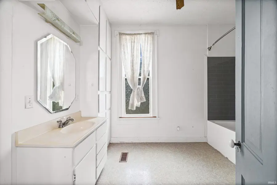 711 Crockett Street, Covington, IN 47932 - #3