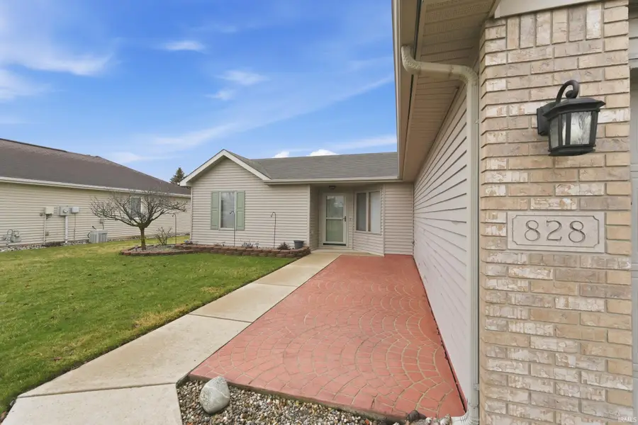 828 Amber Willow Way, Huntertown, IN 46748 - #2