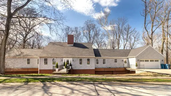 6211 Pfafflin Lake Boulevard, Newburgh, IN 47630