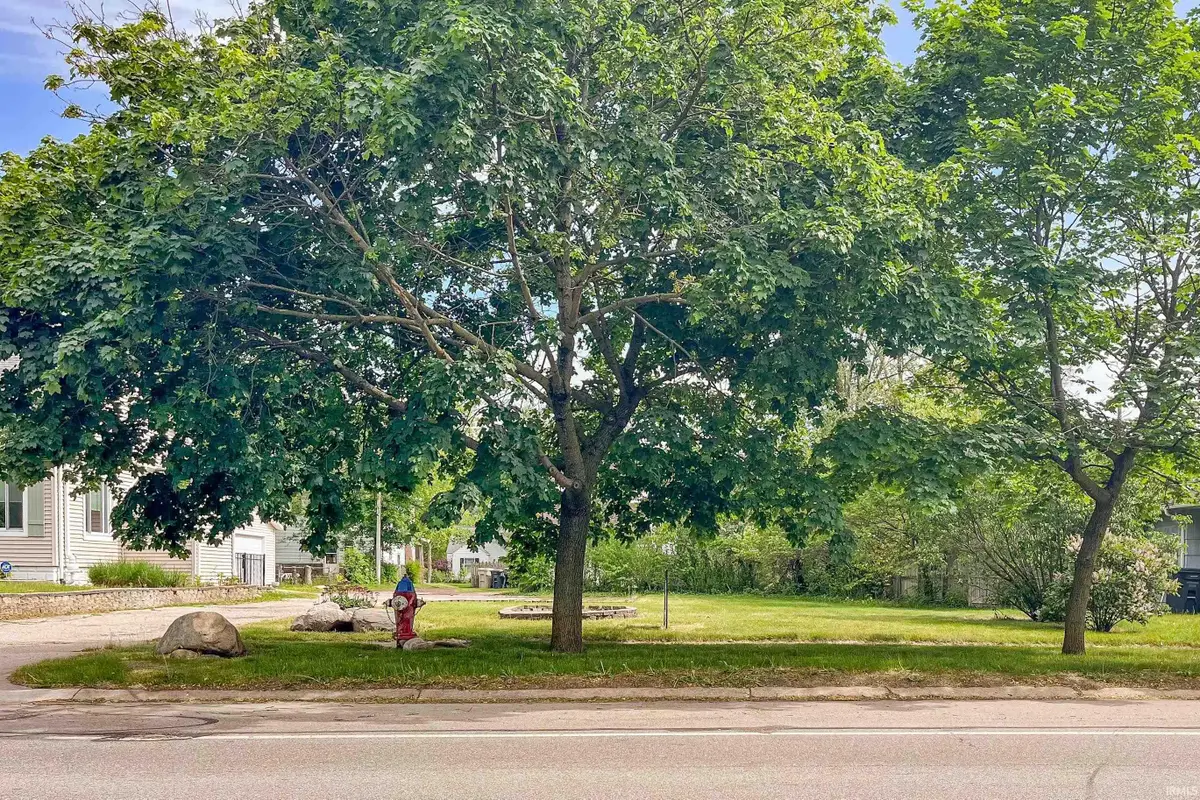 602 W Angela Boulevard, South Bend, IN 46617 - #1