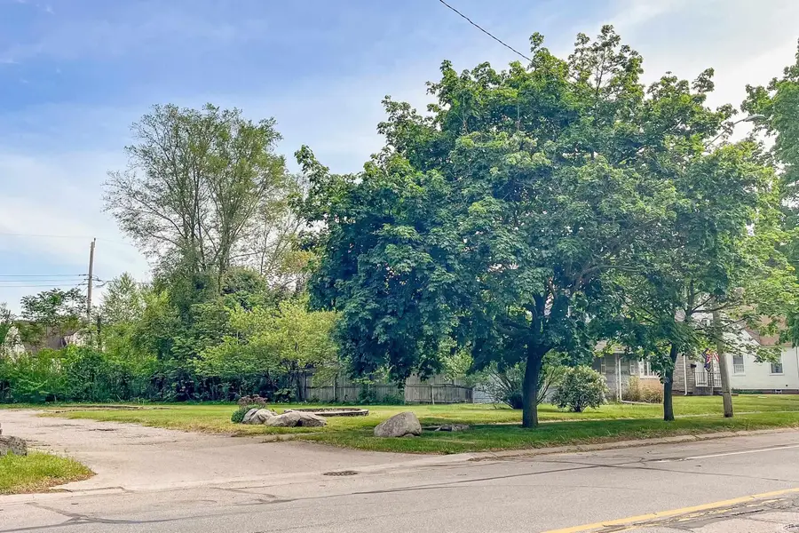 602 W Angela Boulevard, South Bend, IN 46617 - #2