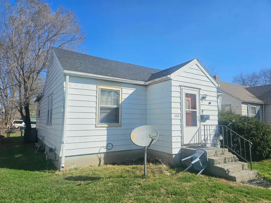 617 W Memorial Drive, Muncie, IN 47302 - #2