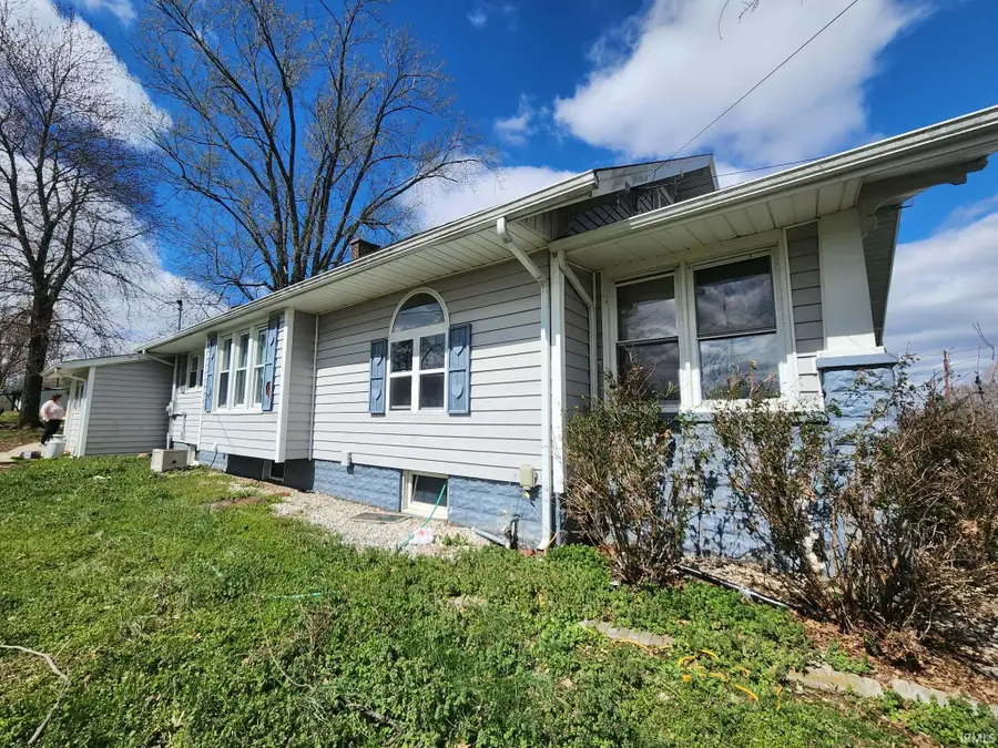 1913 S 1200 East Road, Oakland City, IN 47660 - #2