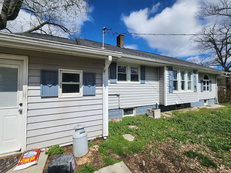 1913 S 1200 East Road, Oakland City, IN 47660 - #3