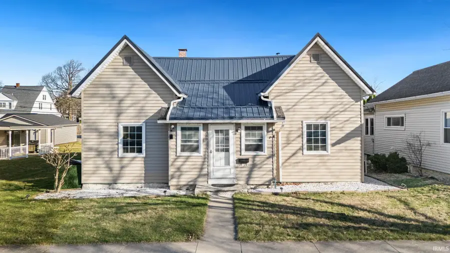 209 E Ohio Street, Bluffton, IN 46714 - #2