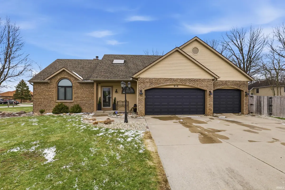914 Lakeview Drive, Auburn, IN 46706 - #1