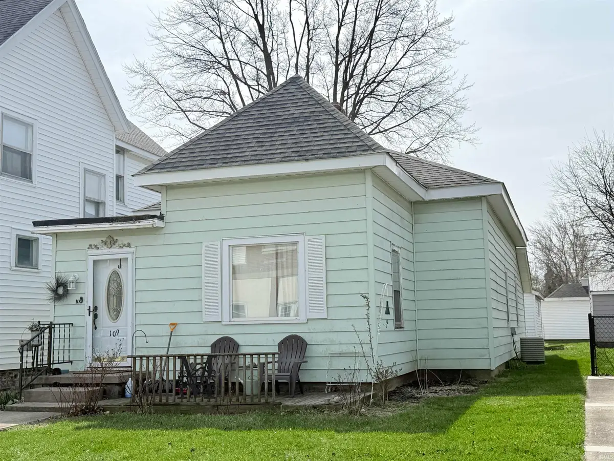 109 W Wabash Street, Converse, IN 46919 - #1