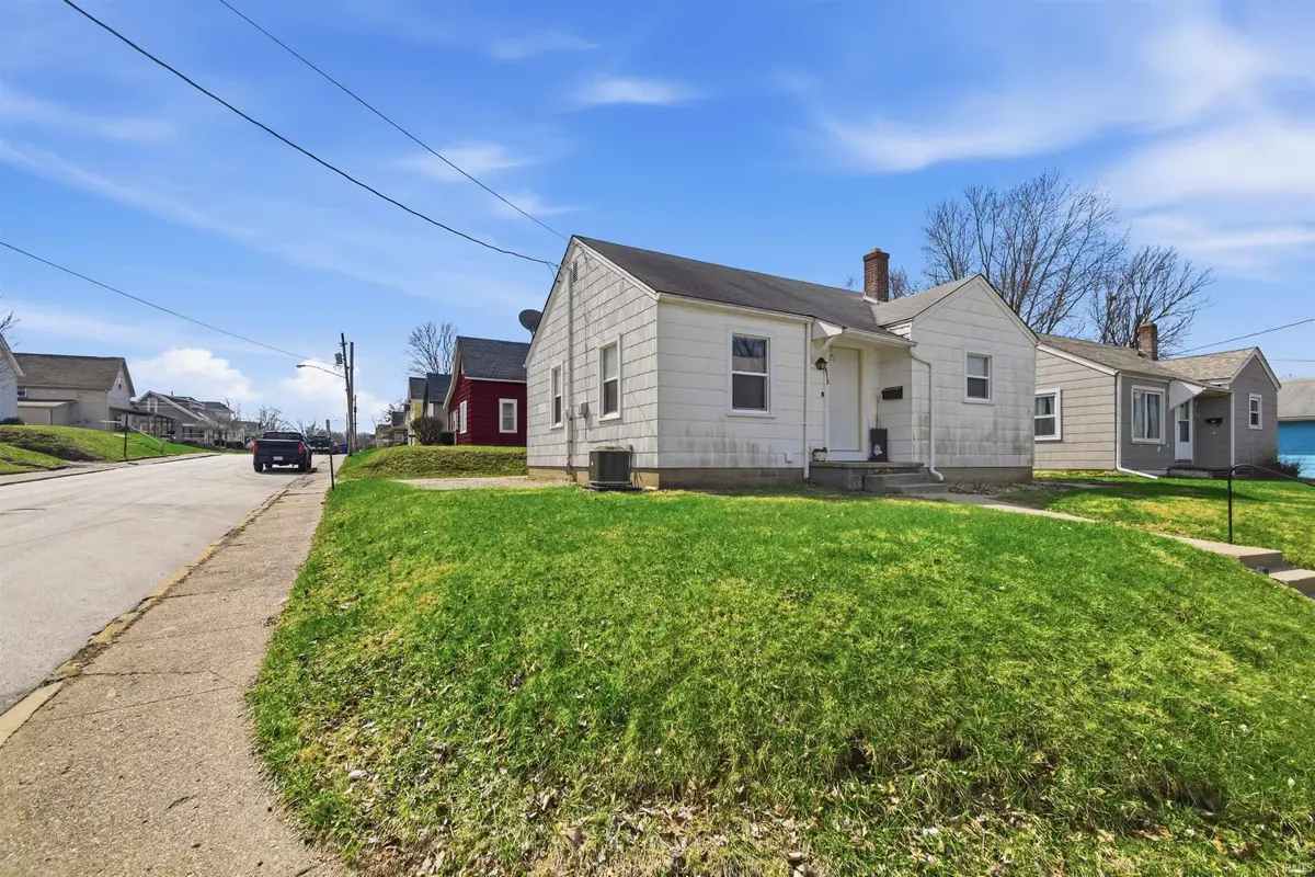615 E Mcclurg Street, Frankfort, IN 46041 - #1