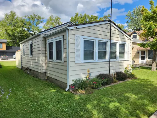 407 E Cable Ln, Syracuse, IN 46567