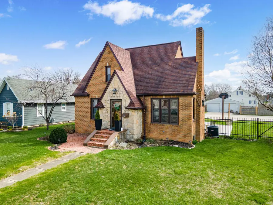 512 E Main Street, Gas City, IN 46933 - #2