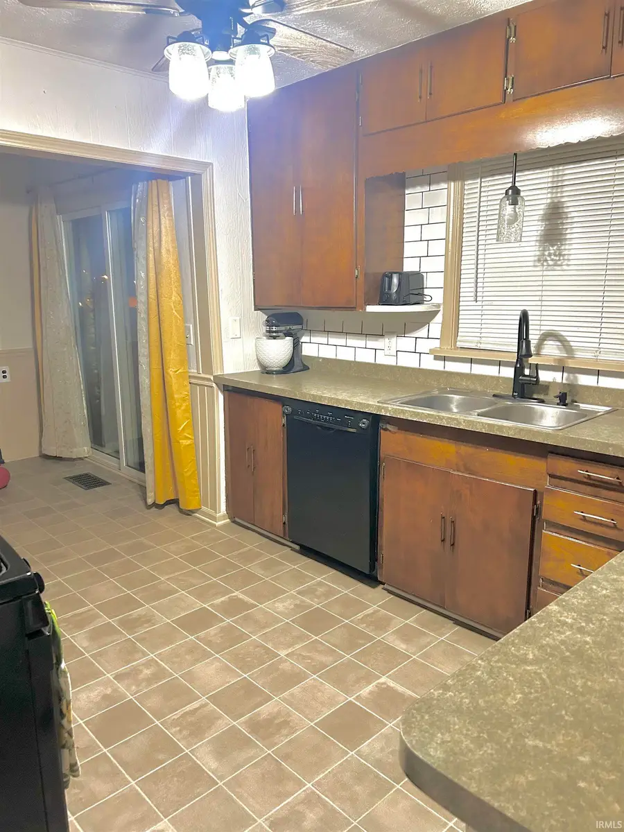 415 E Patterson Street, Lakeville, IN 46536 - #2