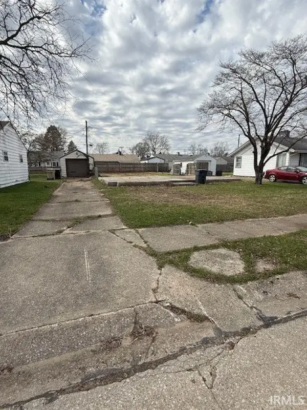 3621 Whitcomb Avenue, South Bend, IN 46614