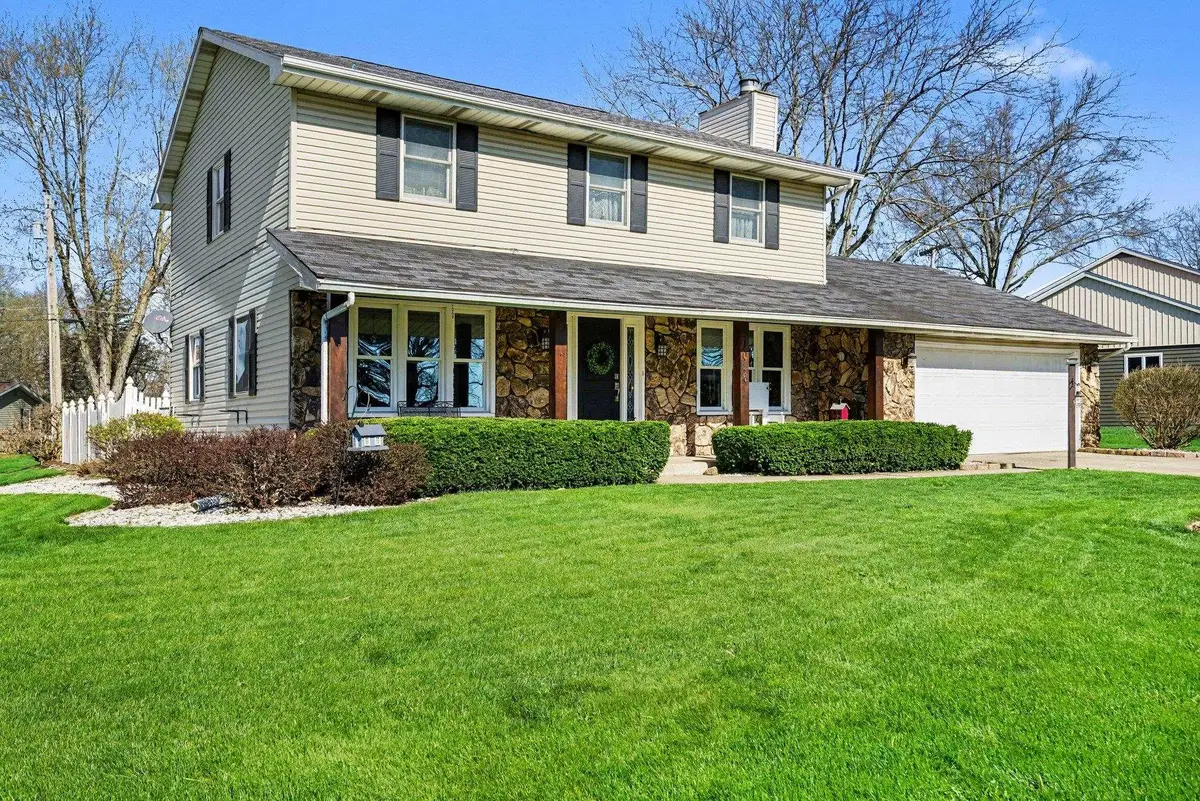 1056 Parkwood Drive, Nappanee, IN 46550 - #1