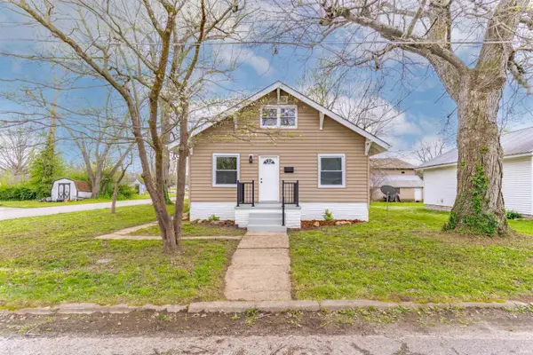 321 E Oak Street, Oakland City, IN 47660