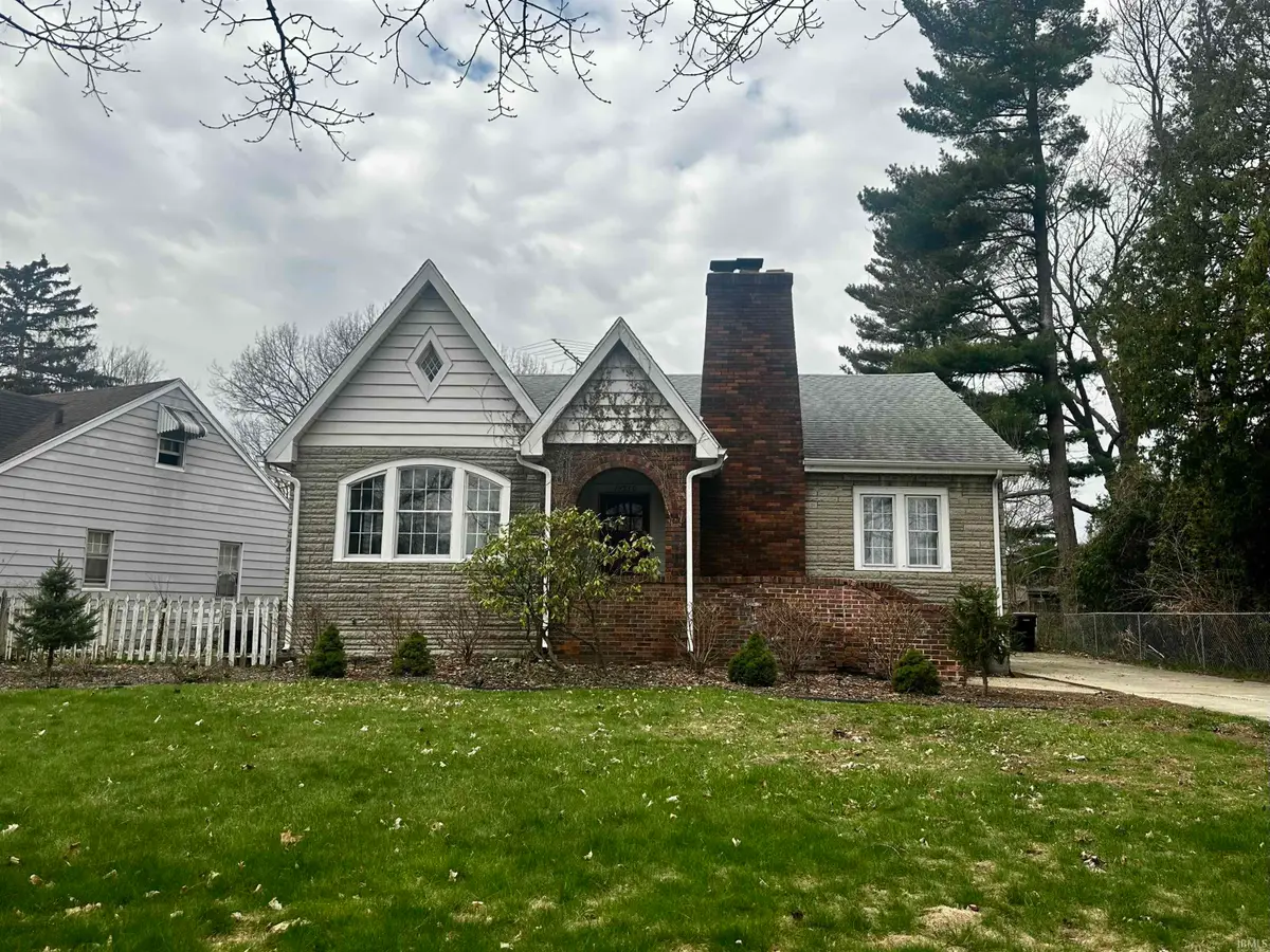 19530 Paxson Drive N, South Bend, IN 46637 - #1