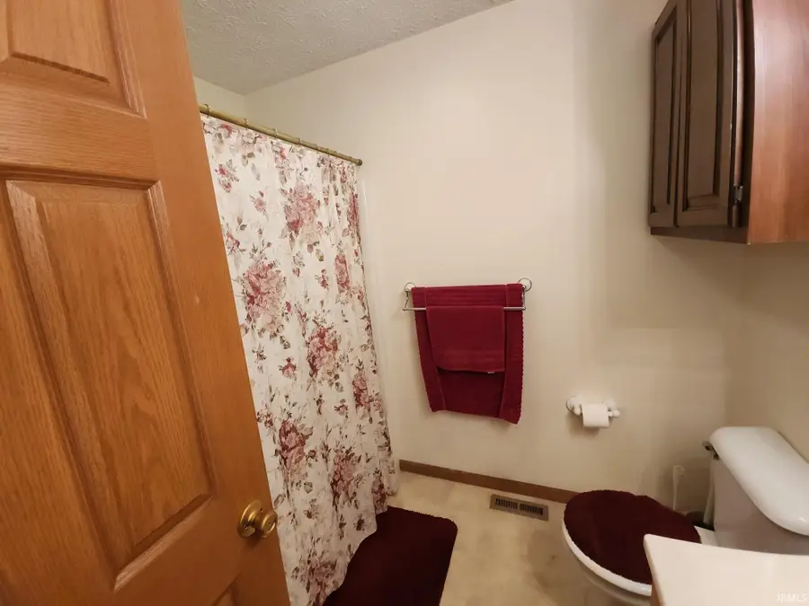 206 Kingsmill Drive, Logansport, IN 46947 - #2