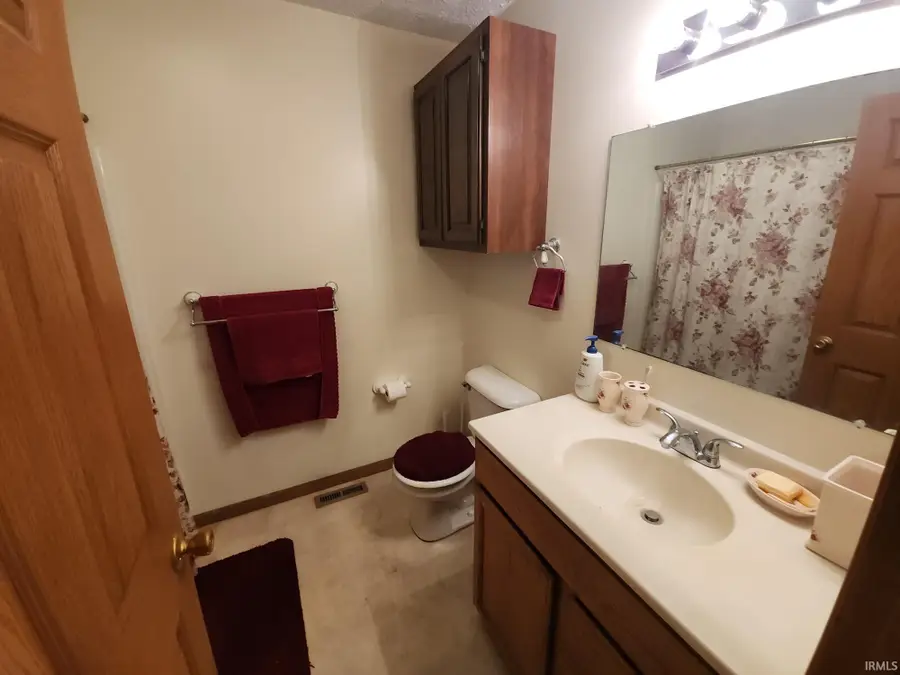 206 Kingsmill Drive, Logansport, IN 46947 - #3