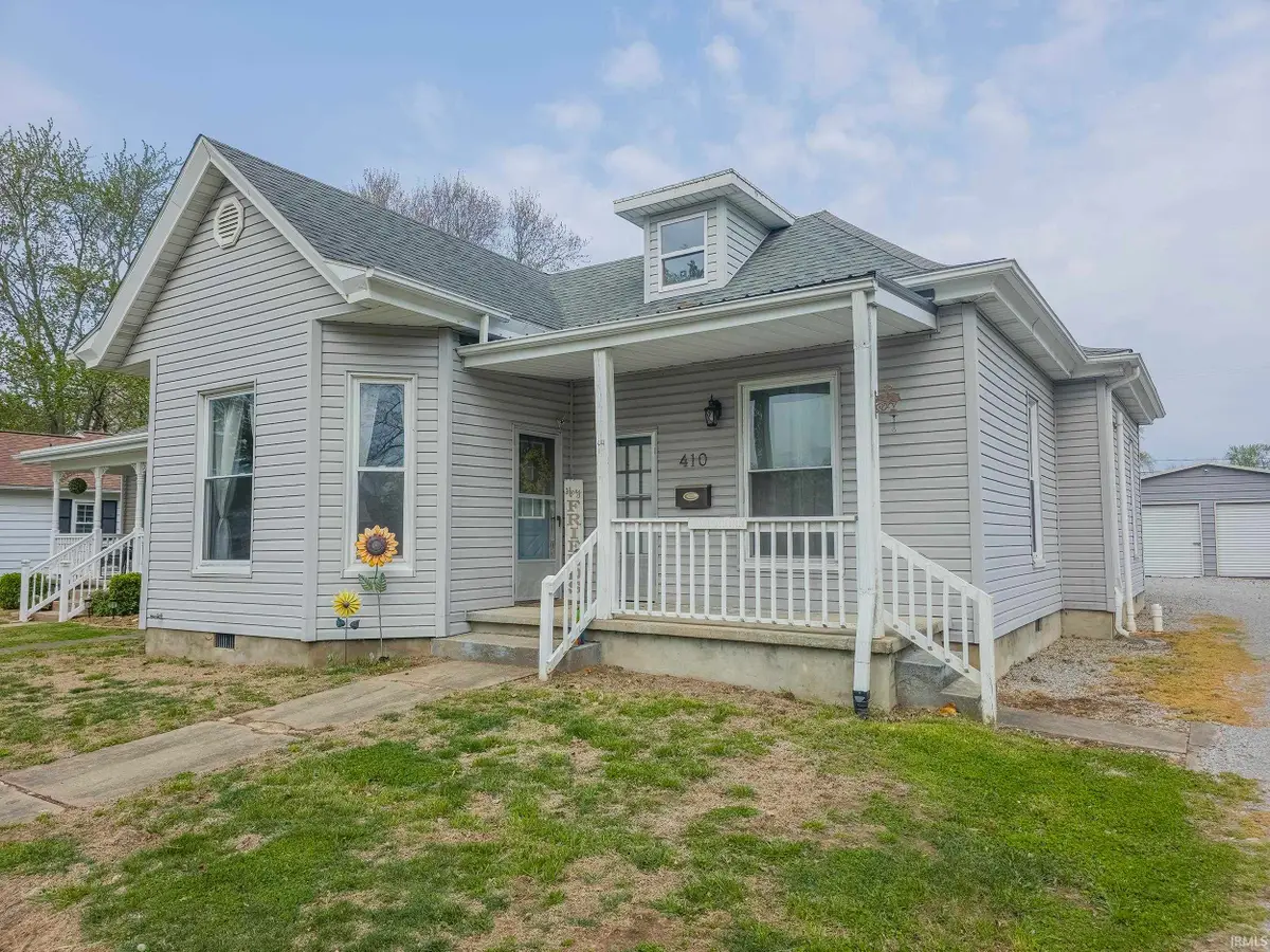 410 E 9th Street, Mount Carmel, IL 62863 - #1