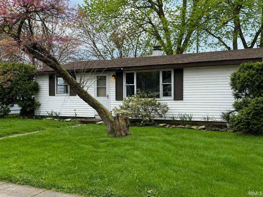 807 W Lowell Avenue, Mishawaka, IN 46545 - #2