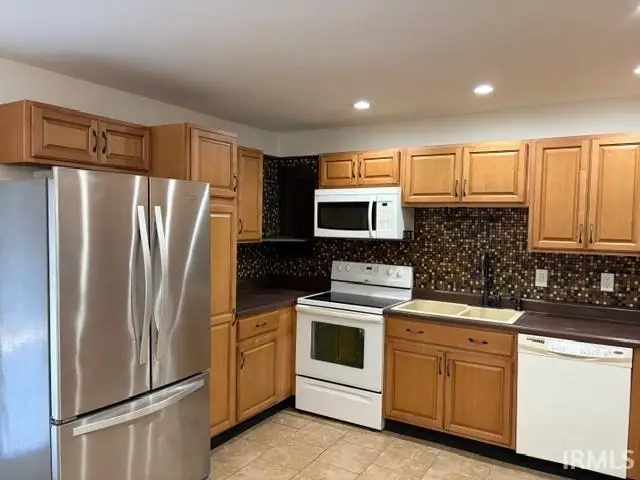 901 W Rosewood Drive, Peru, IN 46970 - #2