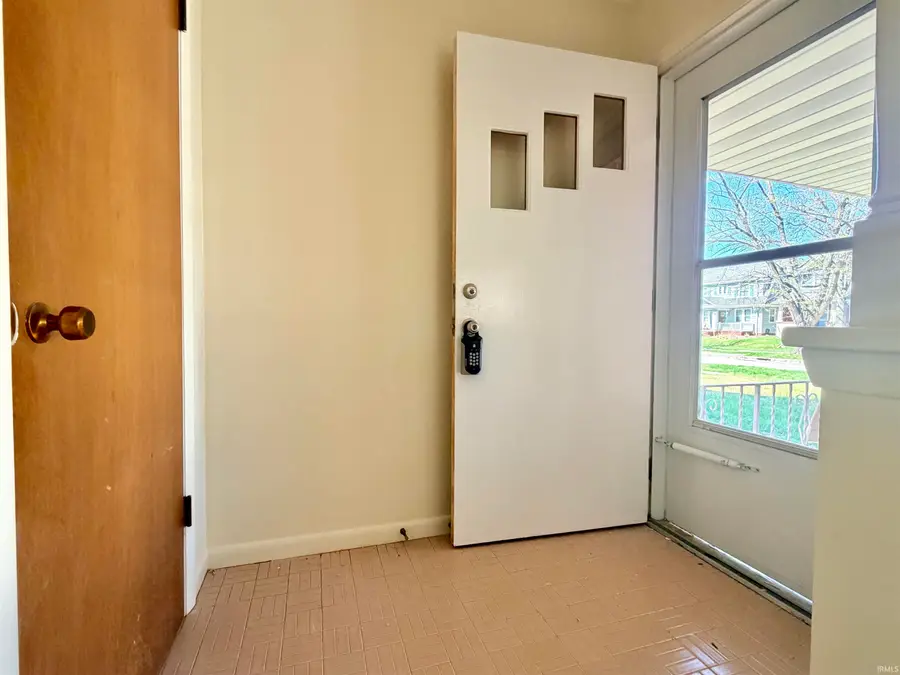 721 W Oakdale Drive, Fort Wayne, IN 46807 - #2