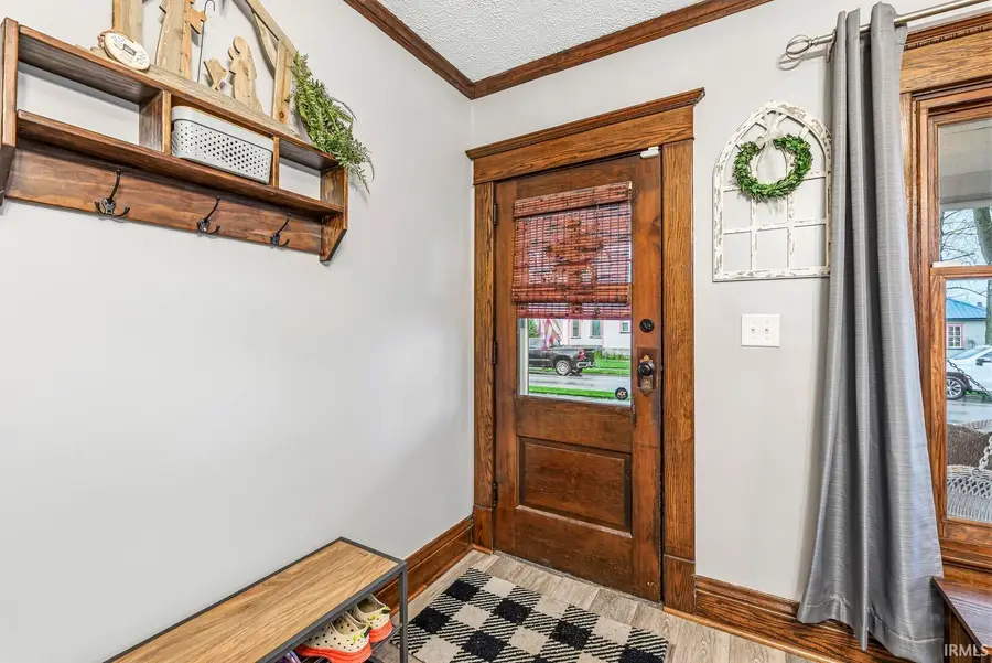 403 E Centennial Street, Nappanee, IN 46550 - #2