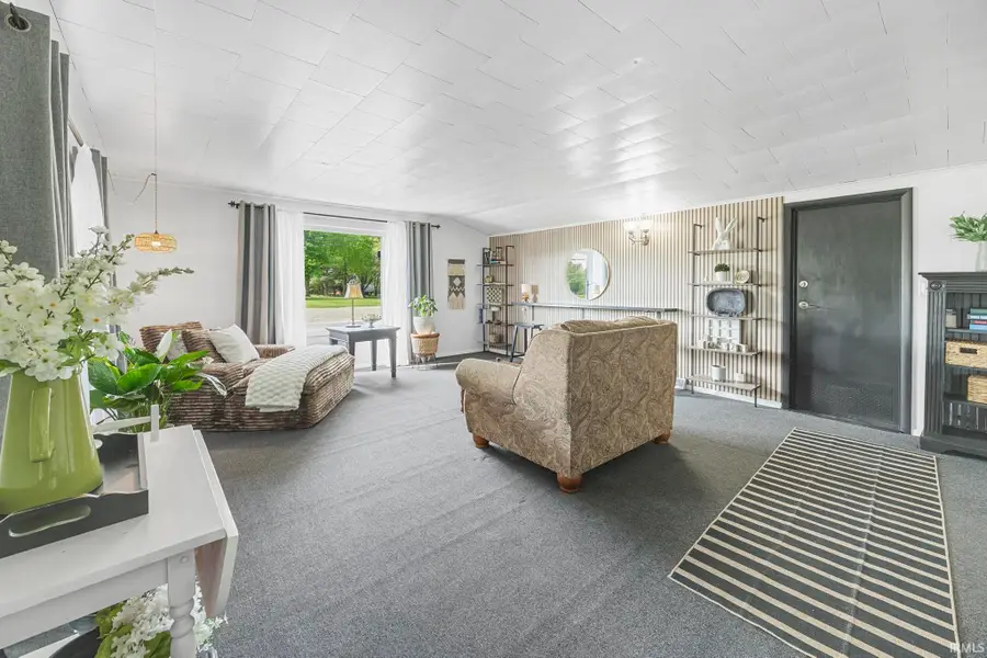 1304 N Chestnut Street, Huntingburg, IN 47542 - #2