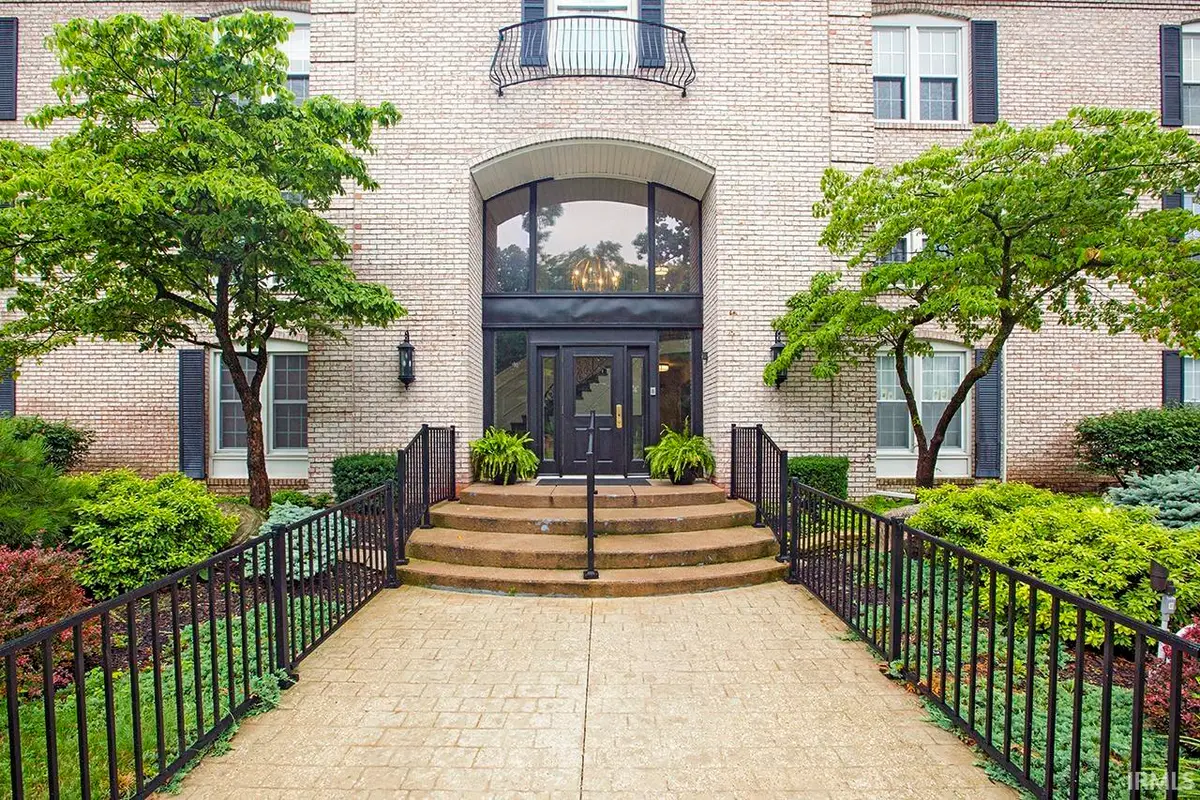 1077 Greenleaf Boulevard #101, Elkhart, IN 46514 - #1