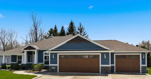 109 Duncastle Court, Angola, IN 46703