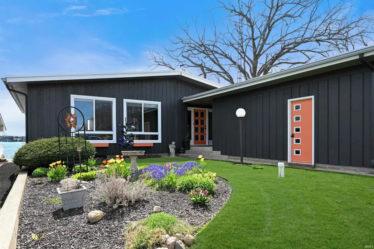 1043 E Northshore Drive, Syracuse, IN 46567 - #1